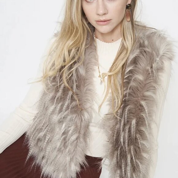 Faux Fur/Feather Vest - Picture 2 of 3